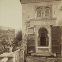 Granada.  La Mezquita y Torre de los Picos (Alhambra.)