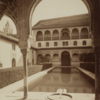 Granada. Vista general del Patio de los arrayanes.  Palnoio de Invierno (Alhambra).