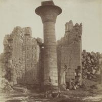 Karnak colonne isolée du gr. temple