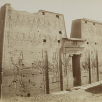 Edfou.  Pylon du temple de Horus
